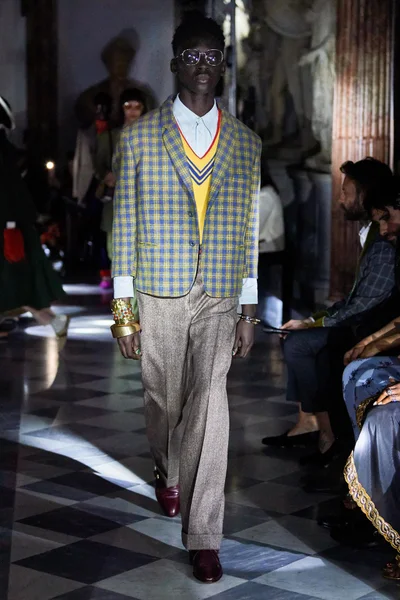 Look 43